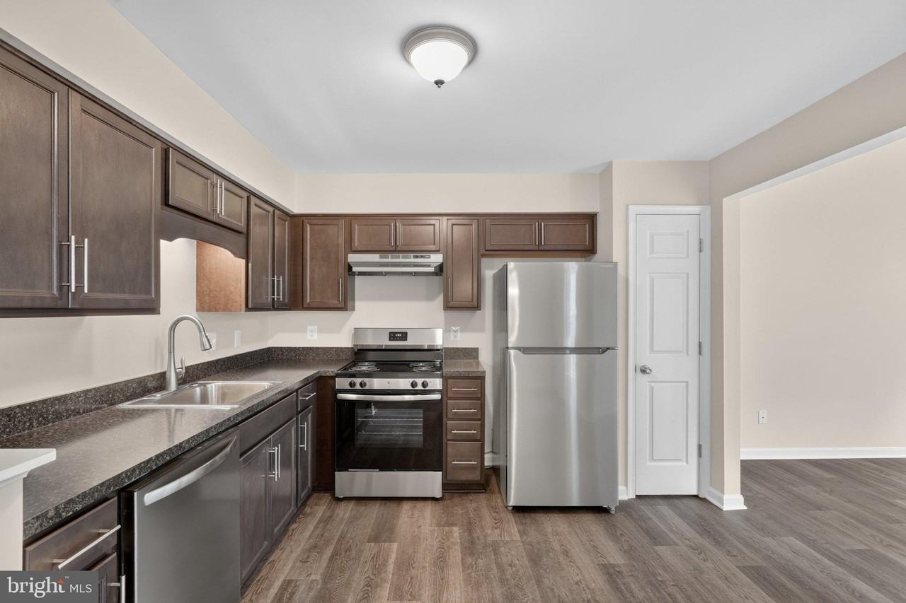 17401 Kagera Dr - Photo 2 of 41