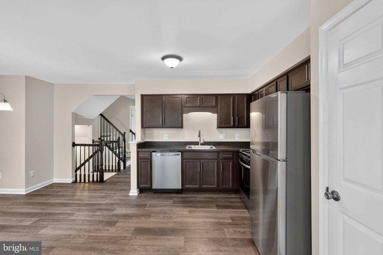 17401 Kagera Dr - Photo 3 of 41