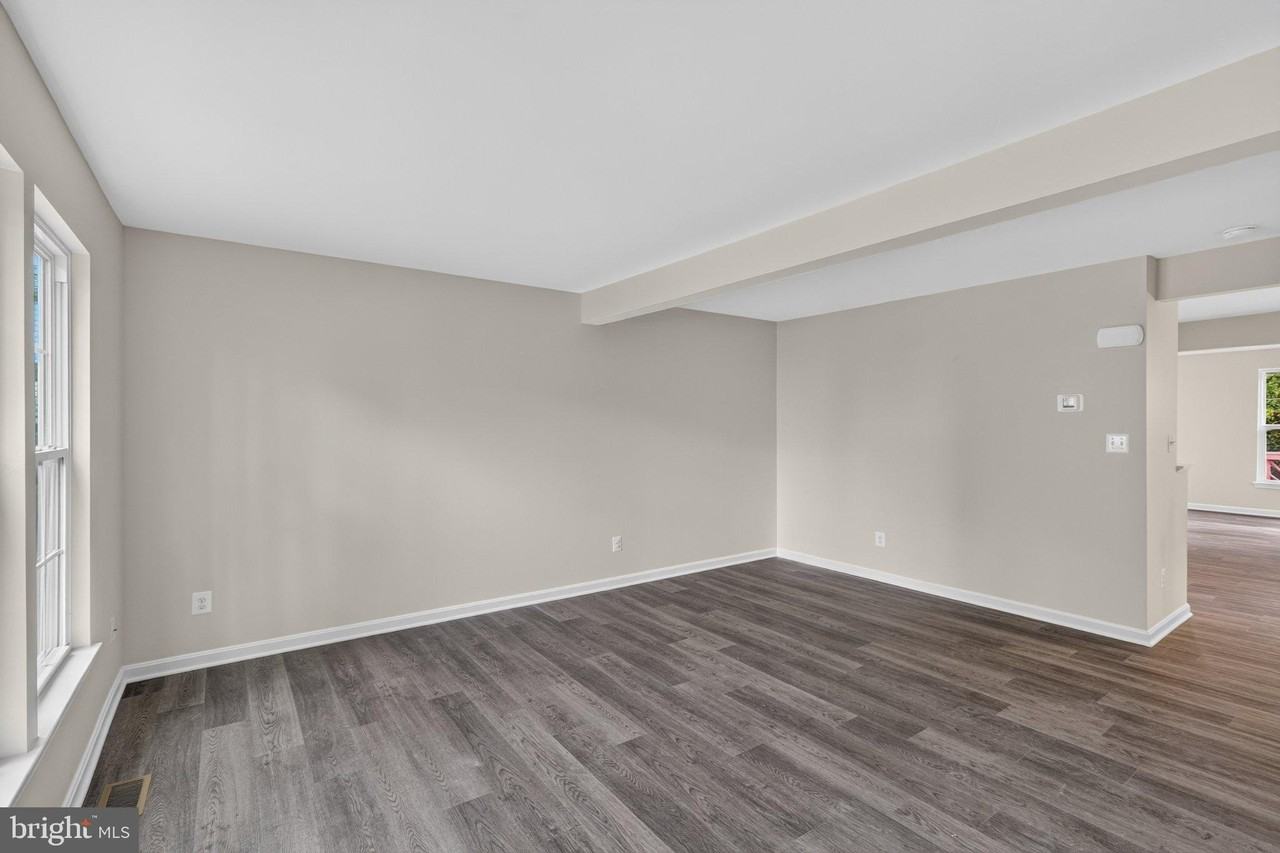 17401 Kagera Dr - Photo 5 of 41