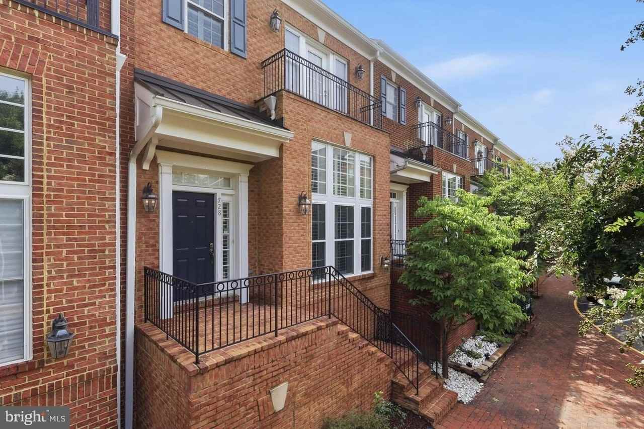 728 Vestal St - Photo 4 of 50