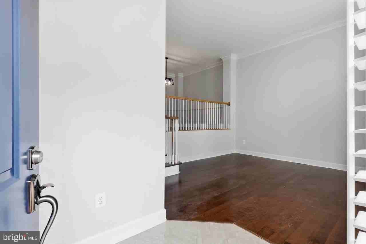 728 Vestal St - Photo 5 of 50