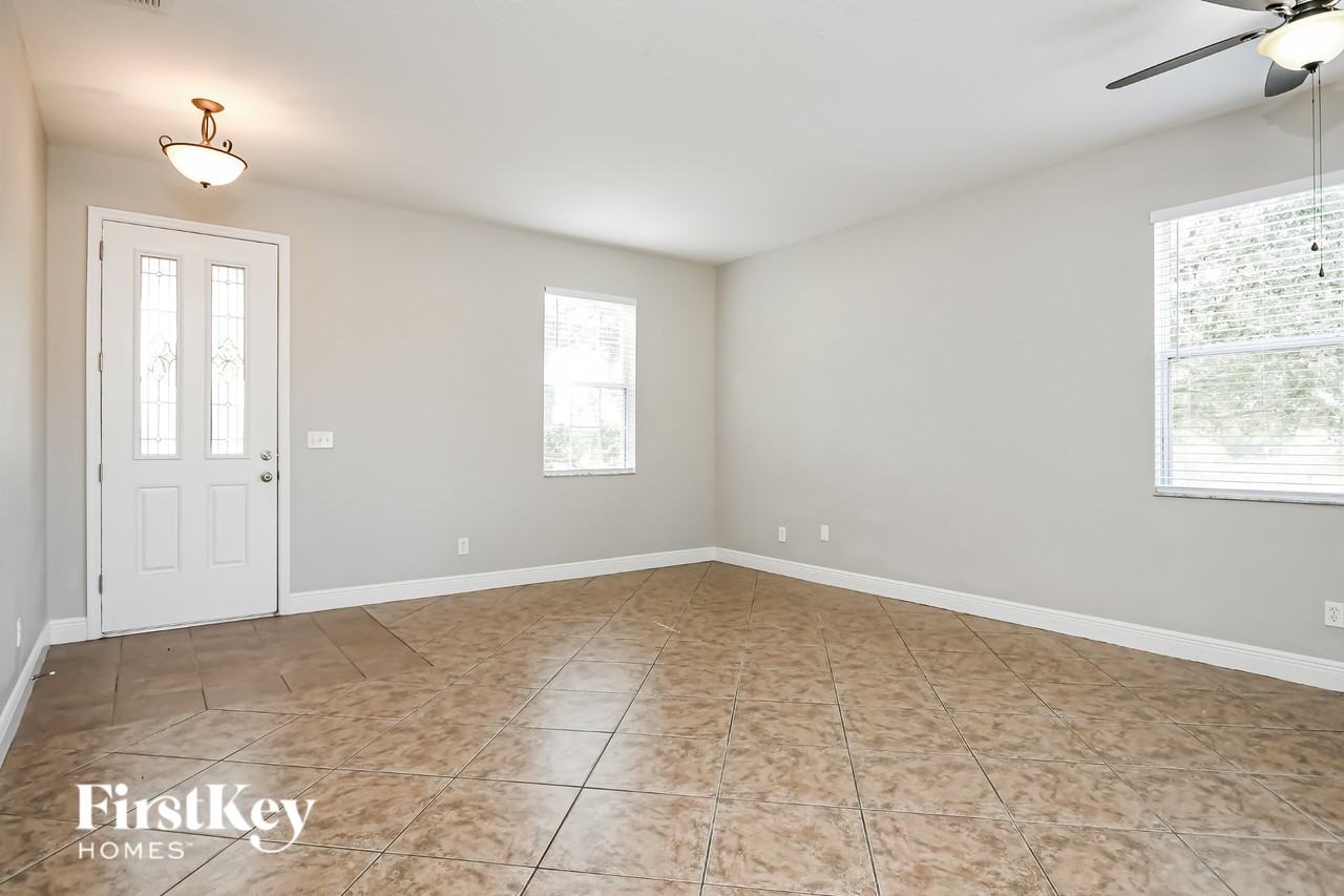 813 N Jacks Lake Rd - Photo 4 of 16
