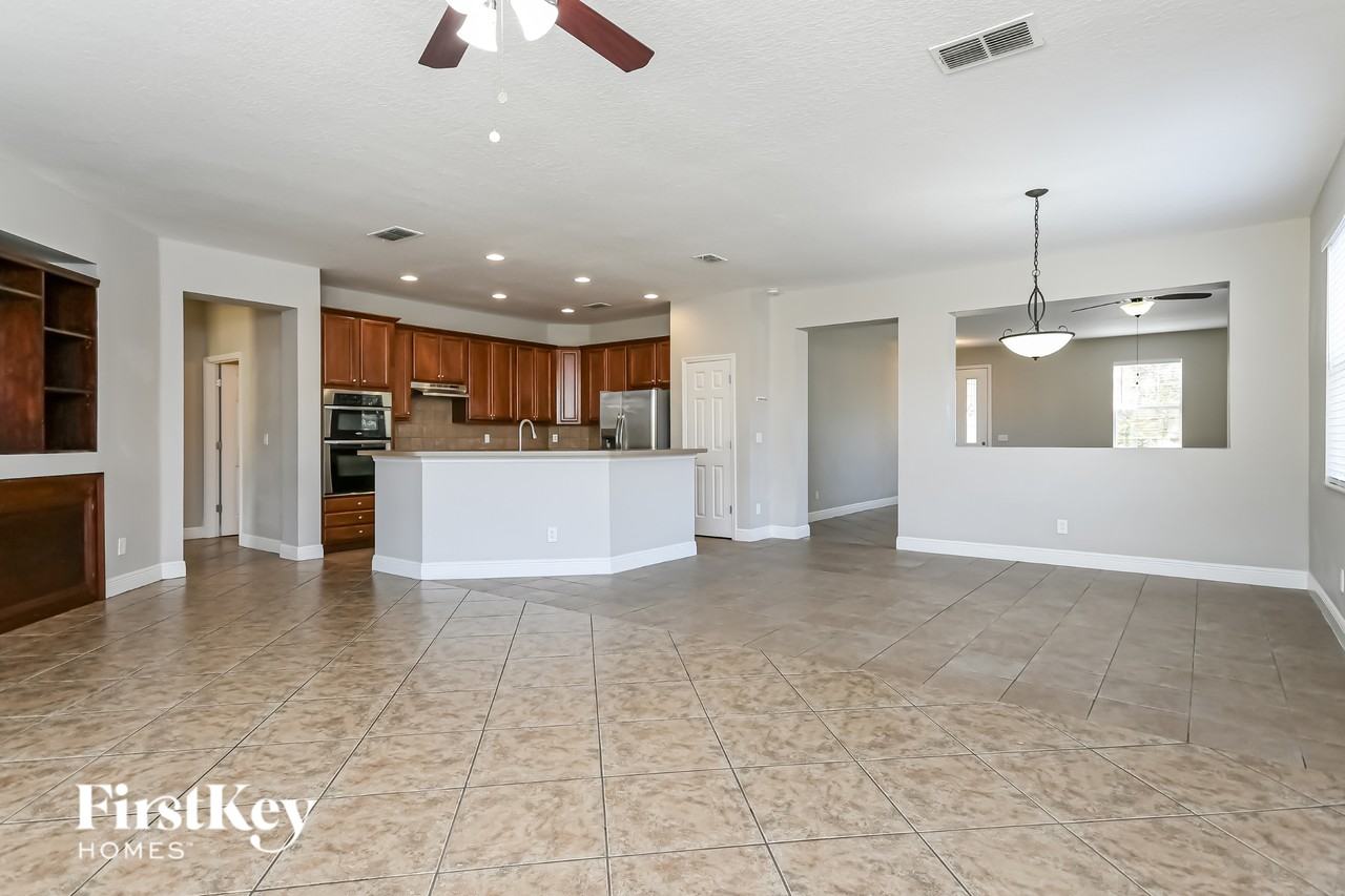 813 N Jacks Lake Rd - Photo 5 of 16