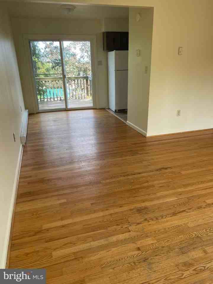 102 Steele Ave - Photo 4 of 18
