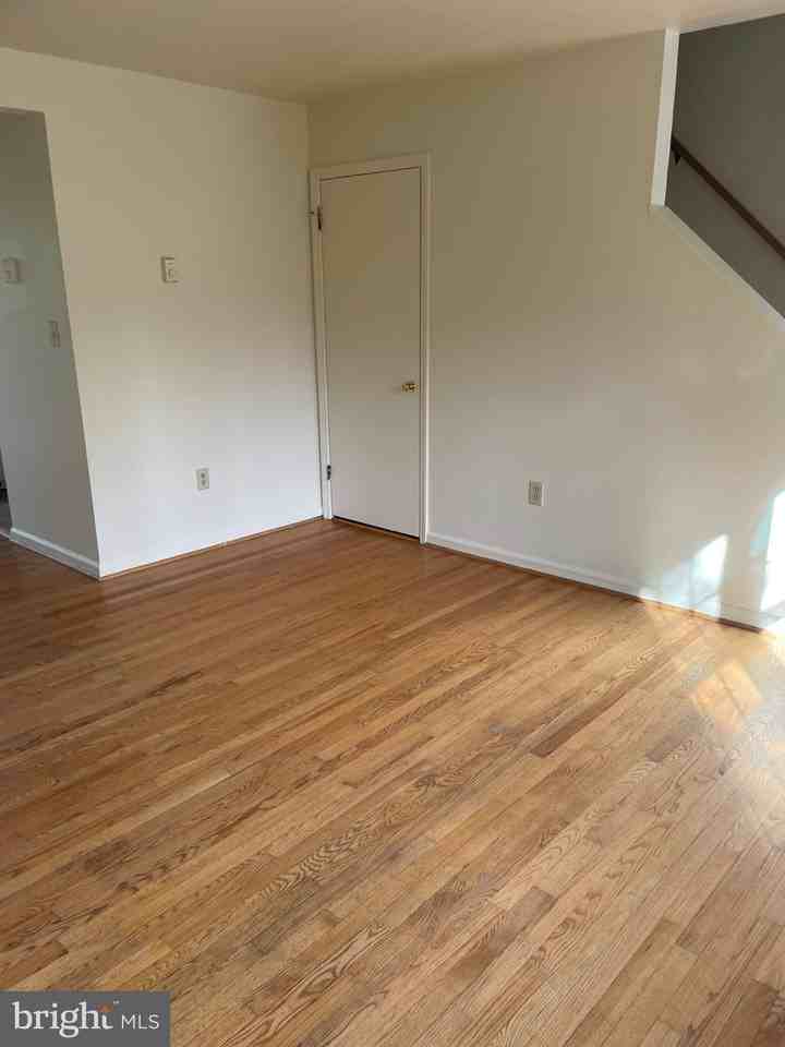 102 Steele Ave - Photo 3 of 18