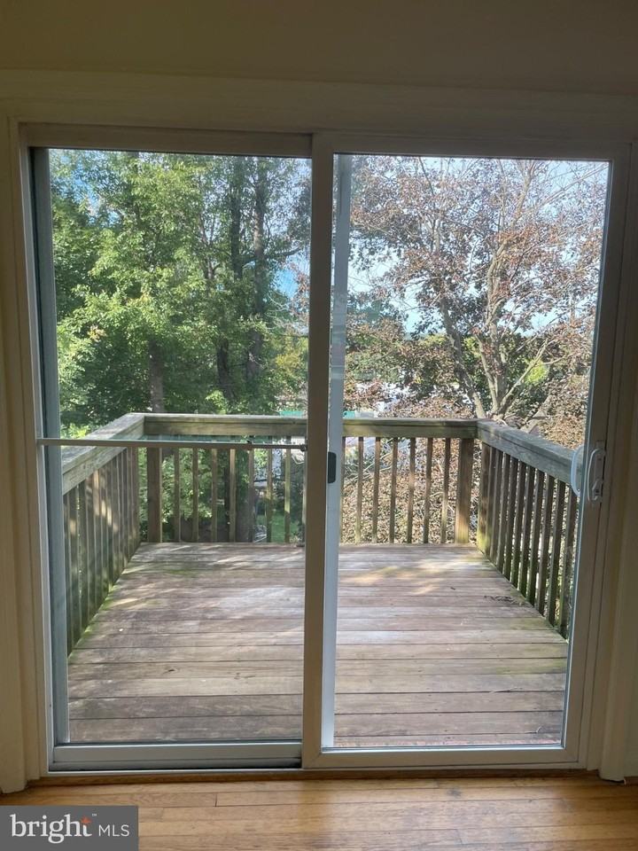 102 Steele Ave - Photo 5 of 18