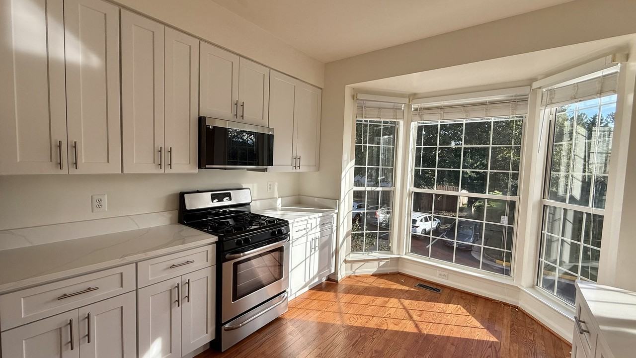 47612 Watkins Island Sq #TH - Photo 2 of 20
