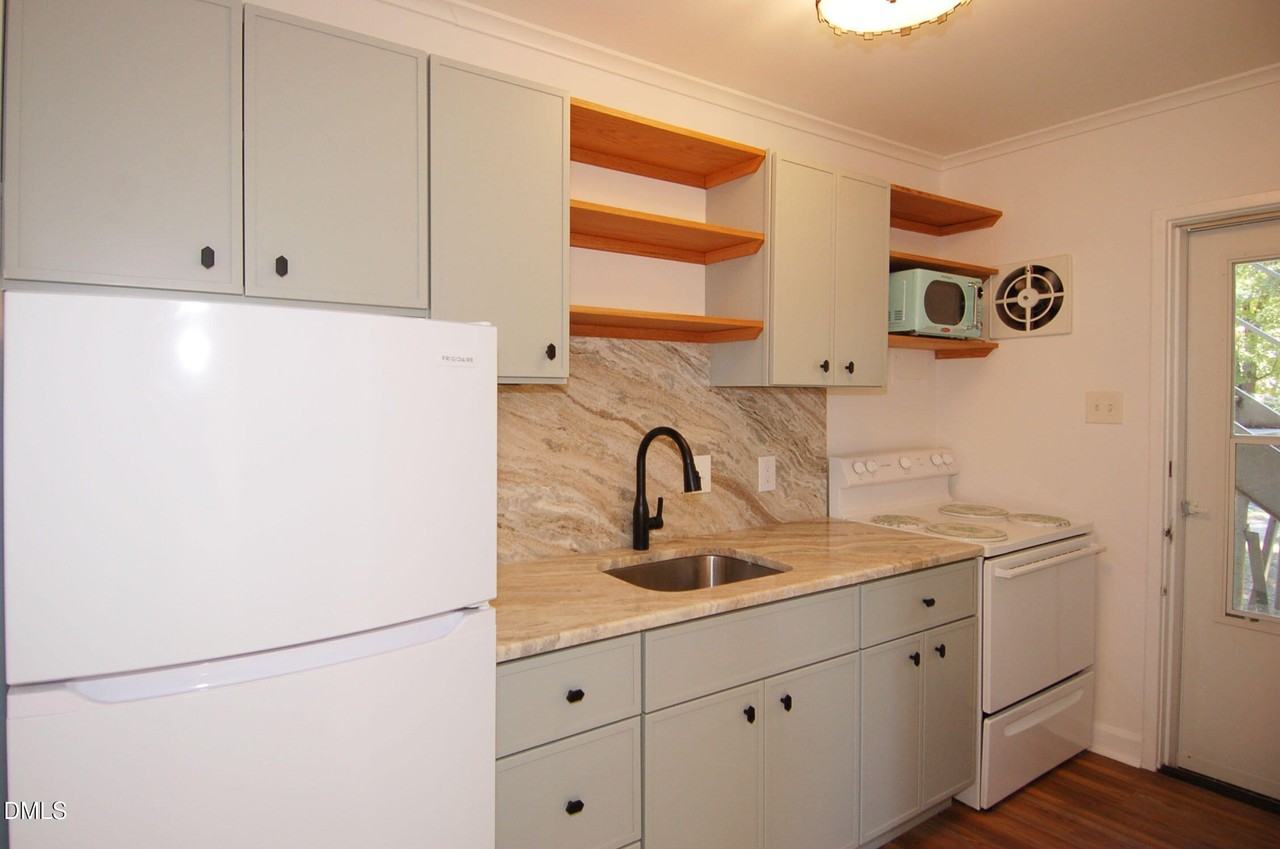 817 Daniels St #B - Photo 2 of 7