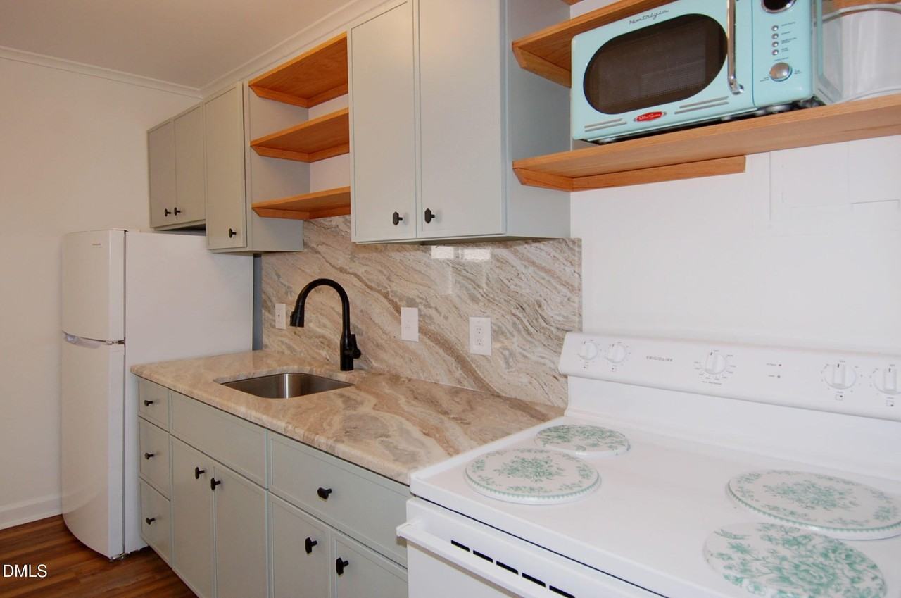 817 Daniels St #B - Photo 3 of 7