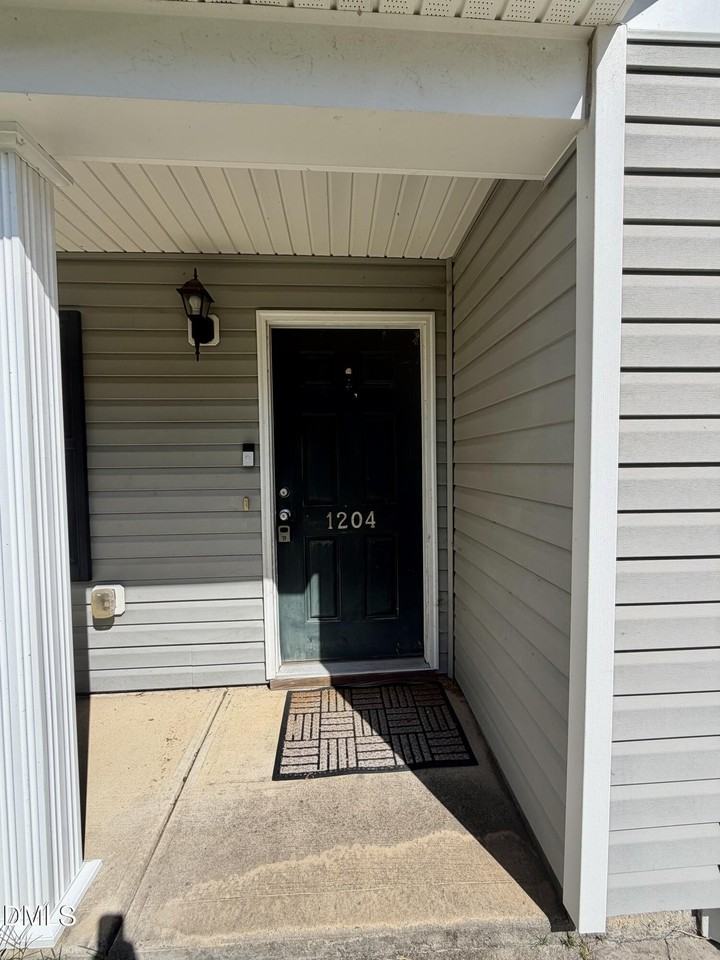 1204 Sweetgrass St - Photo 2 of 28