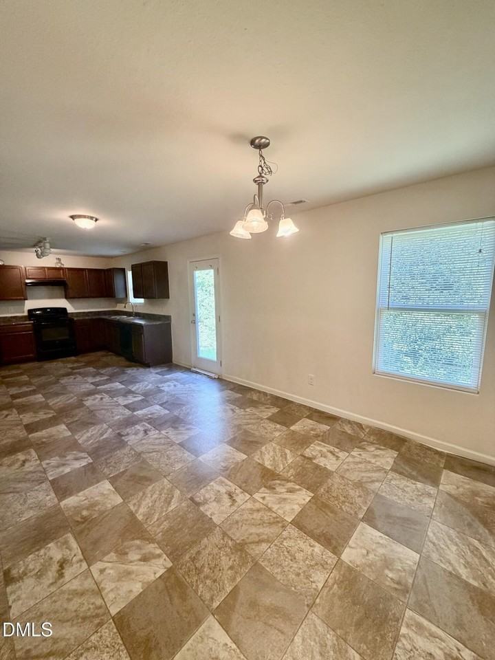 1204 Sweetgrass St - Photo 5 of 28