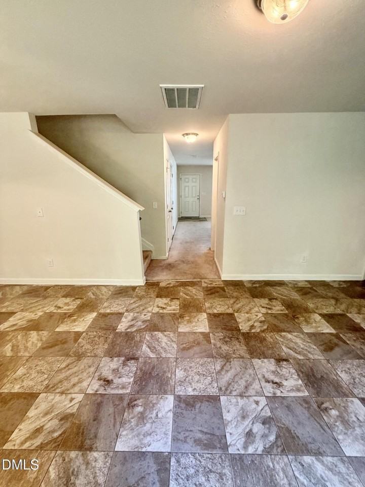 1204 Sweetgrass St - Photo 7 of 28