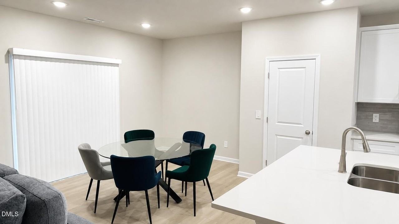 609 Red River Dr - Photo 4 of 10