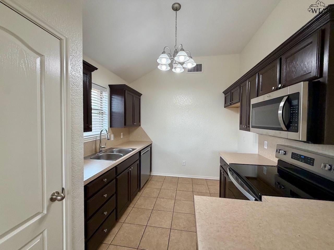 5440 Carlson St - Photo 5 of 15