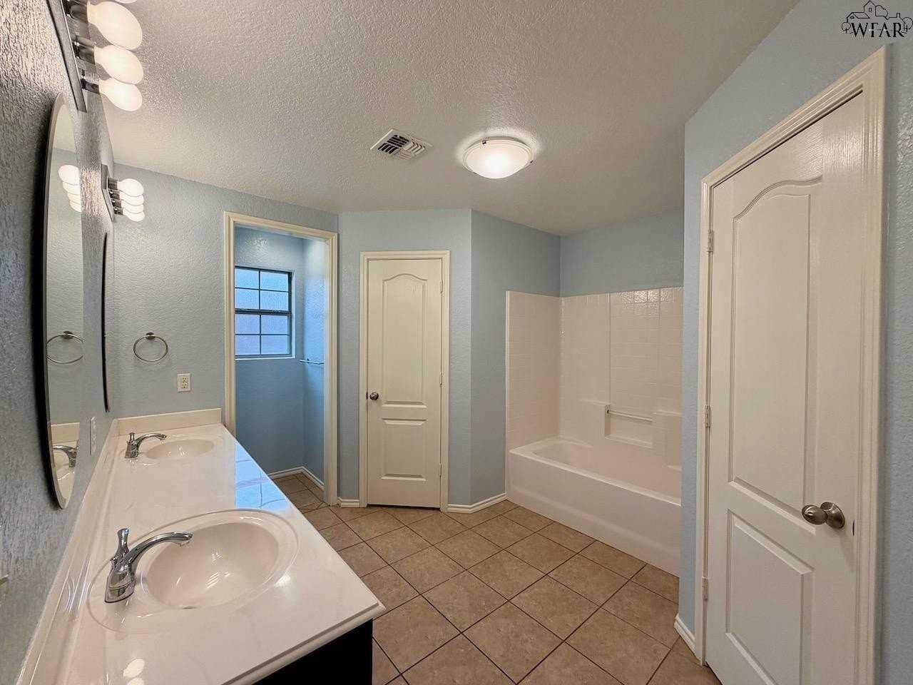 5440 Carlson St - Photo 7 of 15