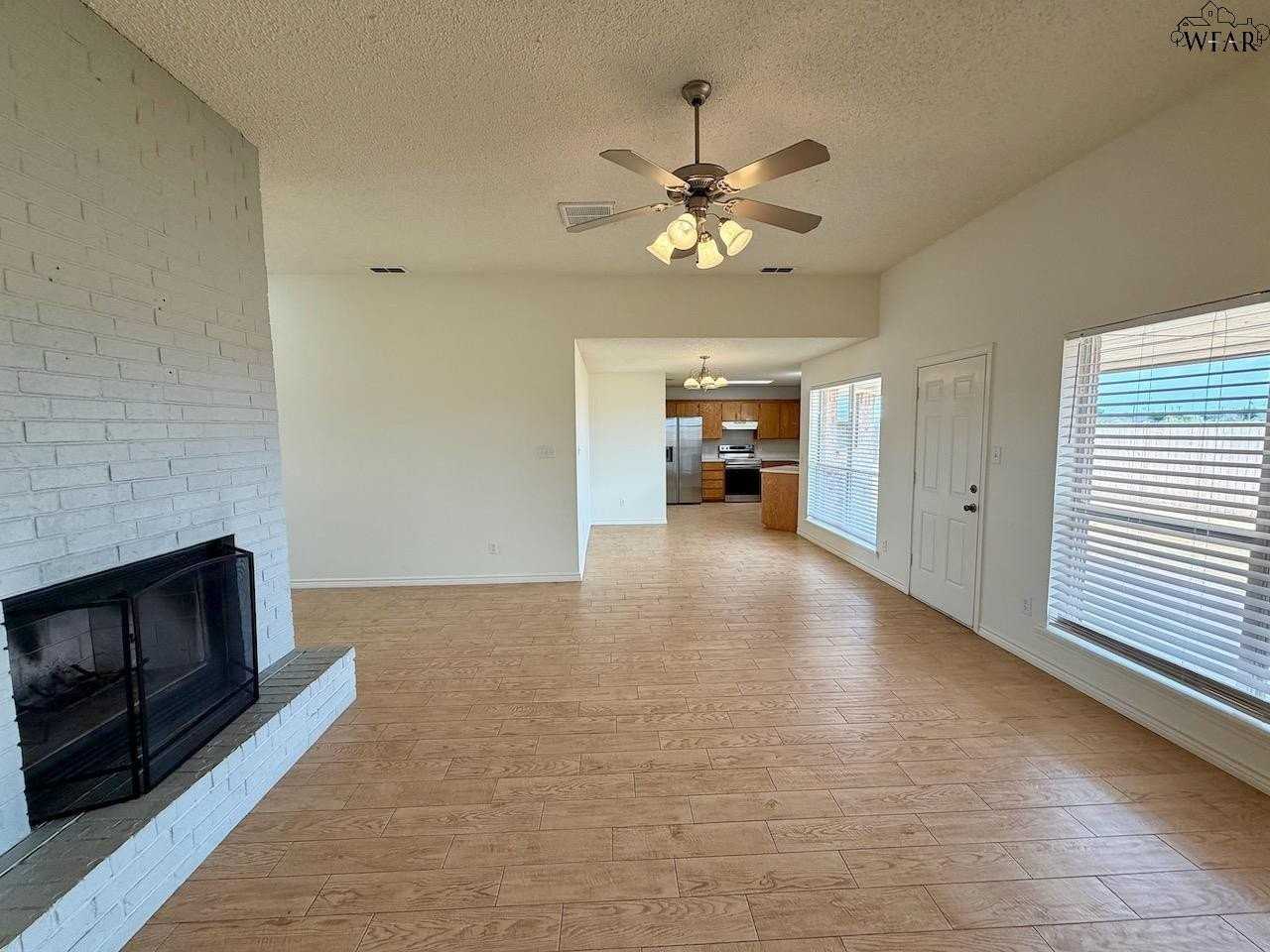 4 Delia Ct - Photo 5 of 17