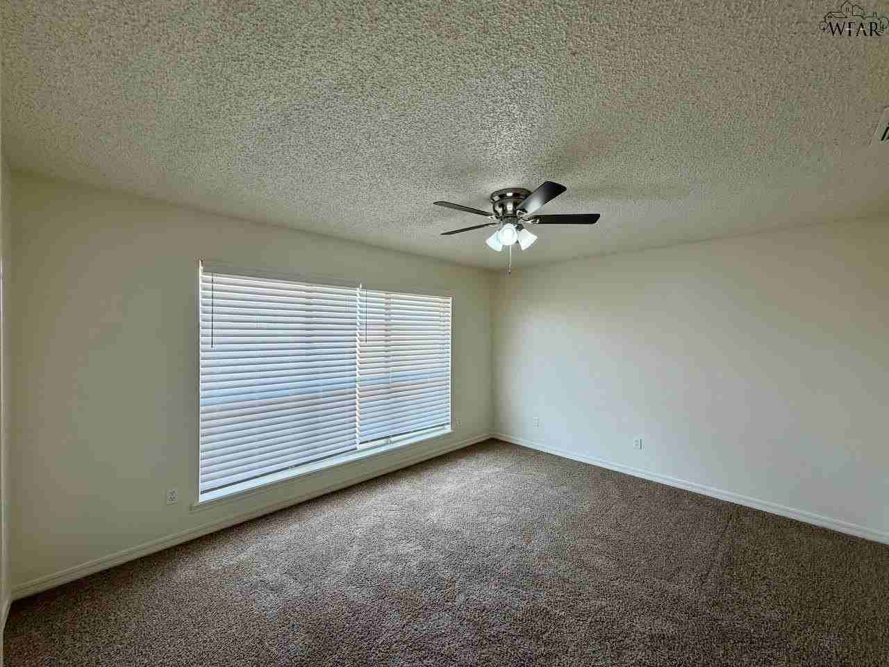 4 Delia Ct - Photo 7 of 17