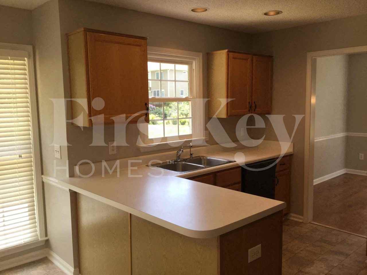 8130 Stonebrook Dr - Photo 5 of 15
