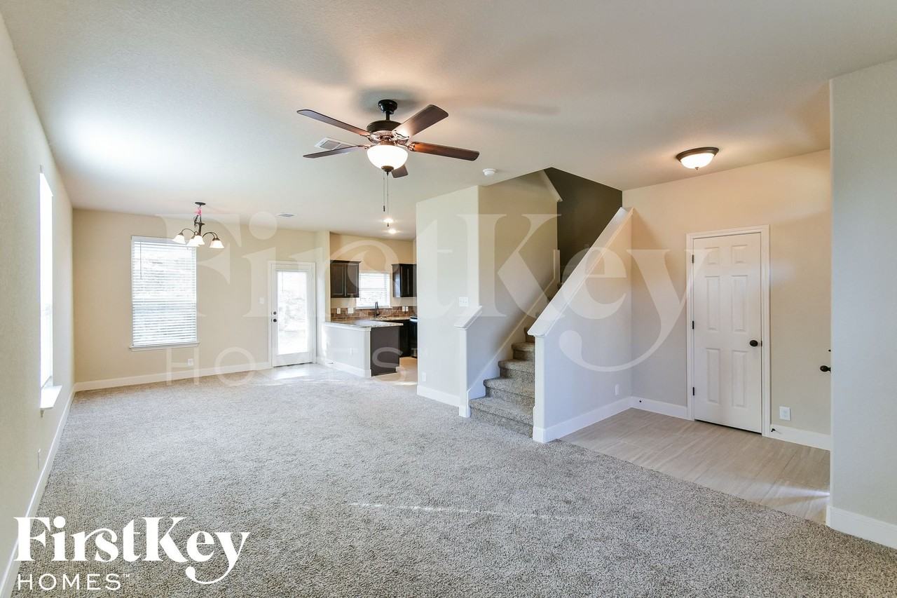 6518 Woodstock Dr - Photo 3 of 15