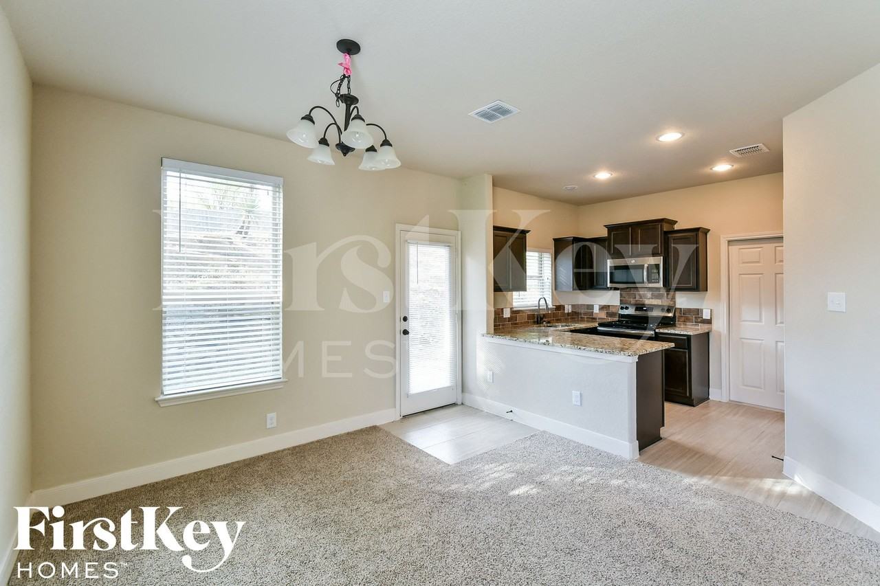 6518 Woodstock Dr - Photo 6 of 15