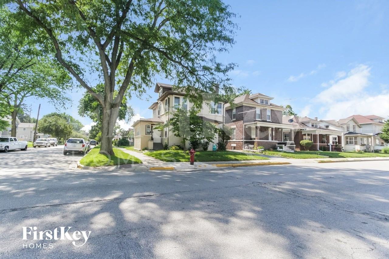 423 Jackson St - Photo 2 of 15