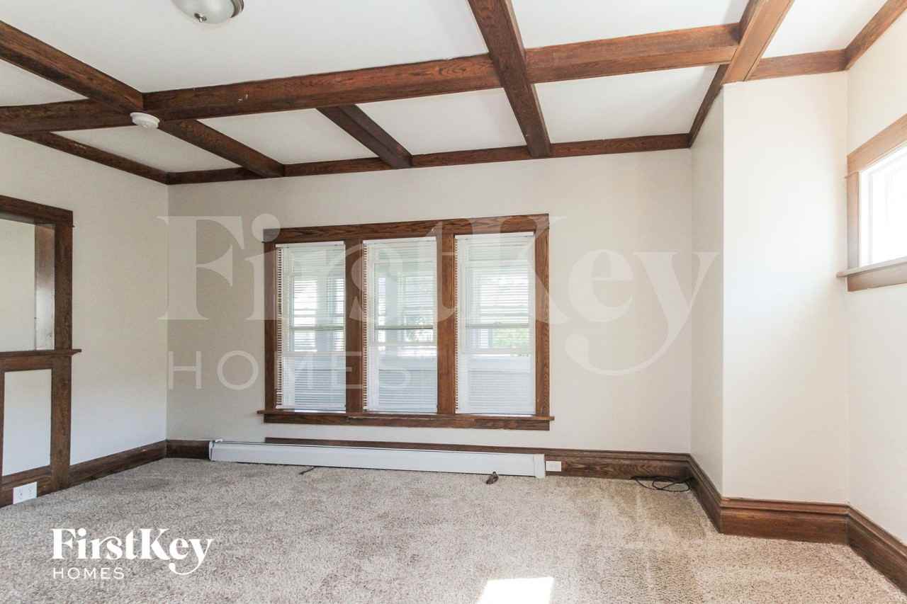 423 Jackson St - Photo 6 of 15