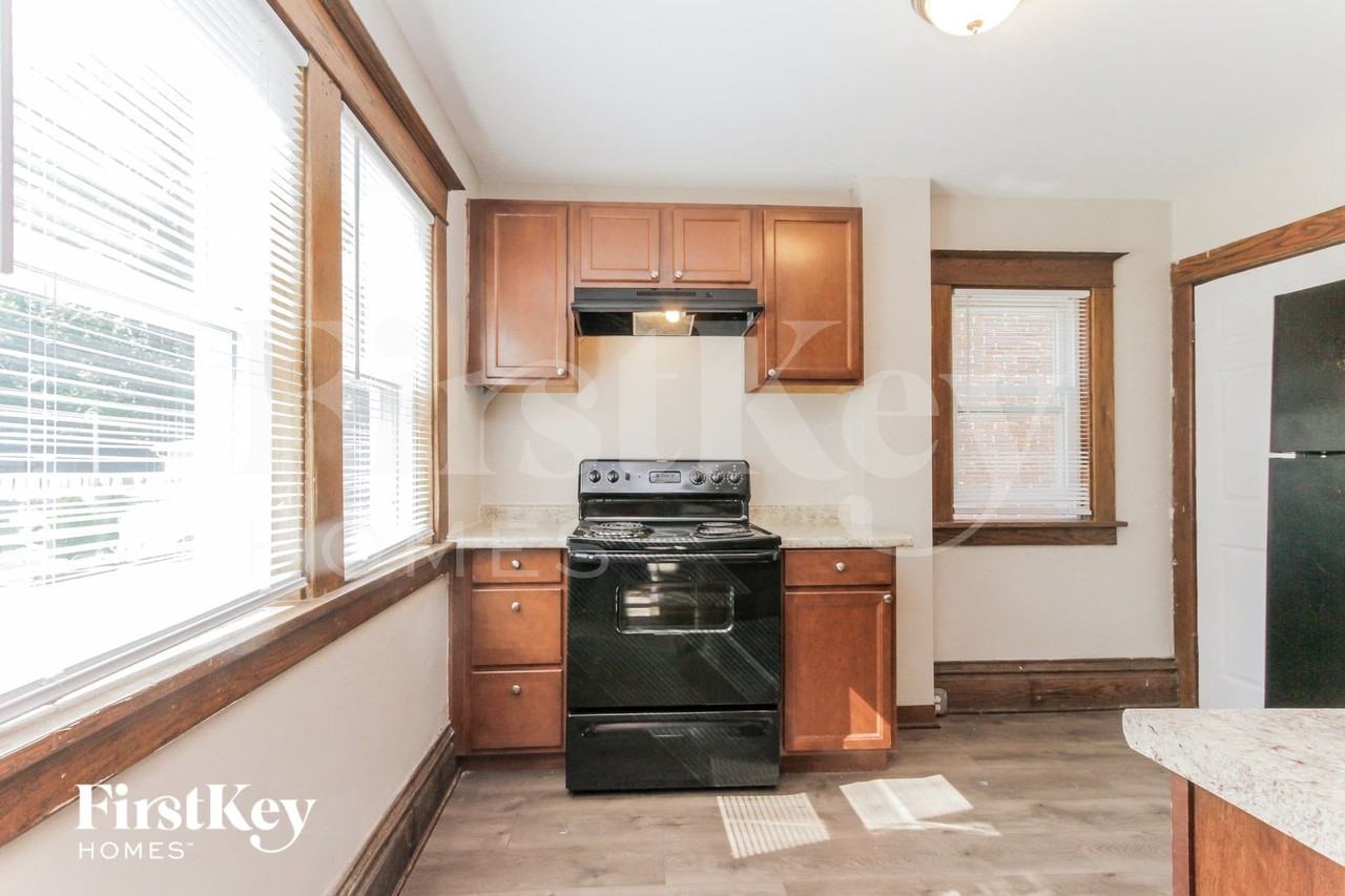 423 Jackson St - Photo 7 of 15