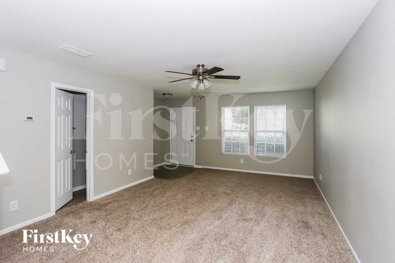 4025 Chandler Haven Dr - Photo 4 of 15