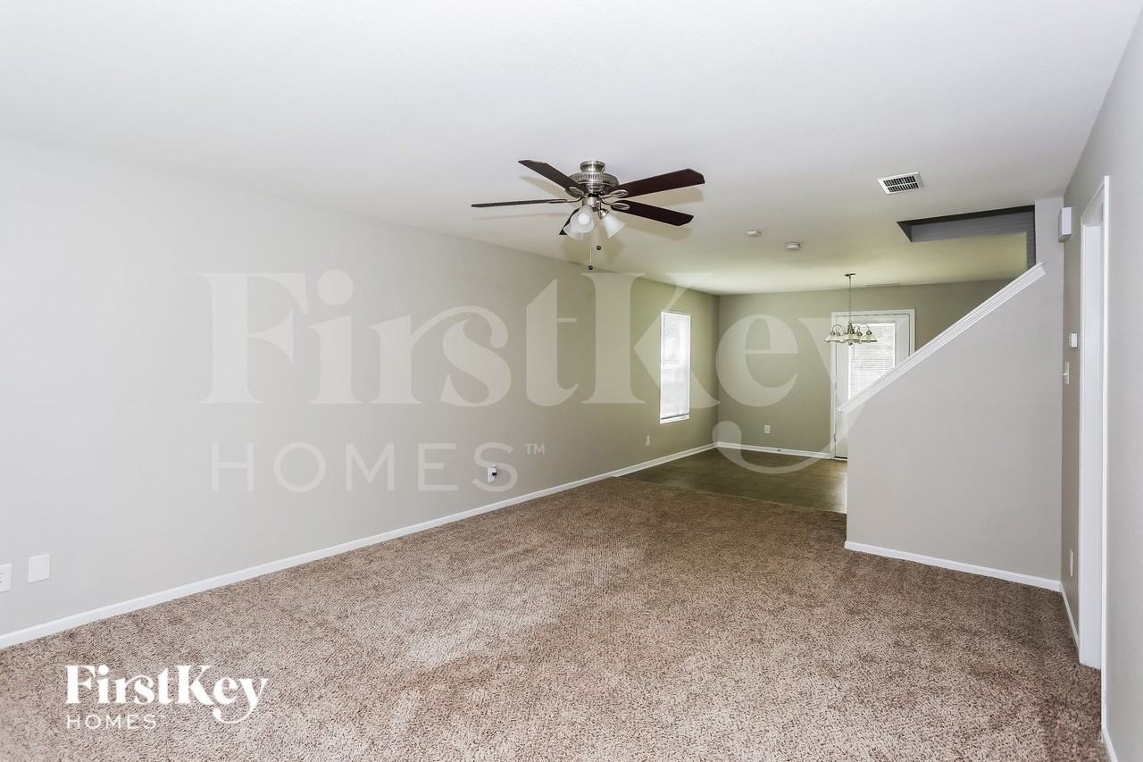4025 Chandler Haven Dr - Photo 5 of 15