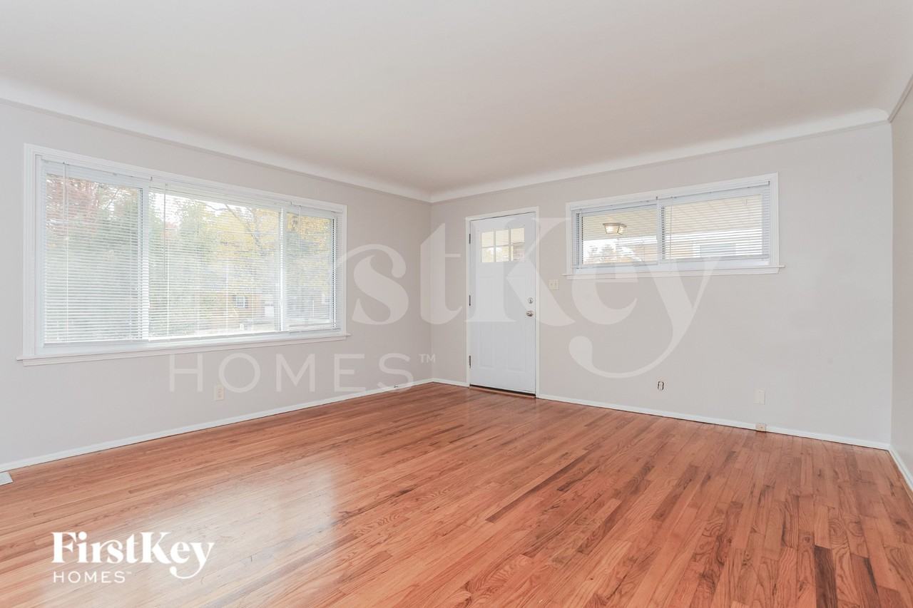 401 Ingram Rd - Photo 3 of 15