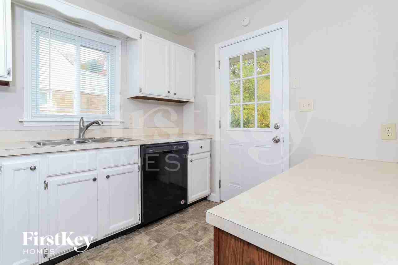 401 Ingram Rd - Photo 6 of 15