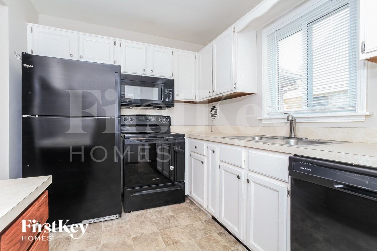 401 Ingram Rd - Photo 7 of 15