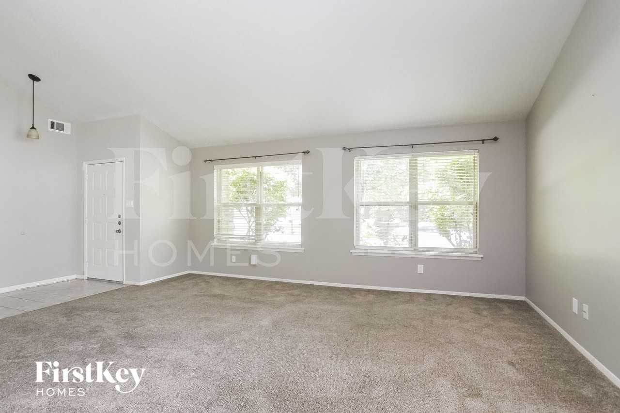 3922 Maple Heights Dr - Photo 3 of 15