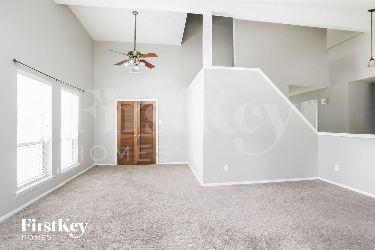 3922 Maple Heights Dr - Photo 4 of 15