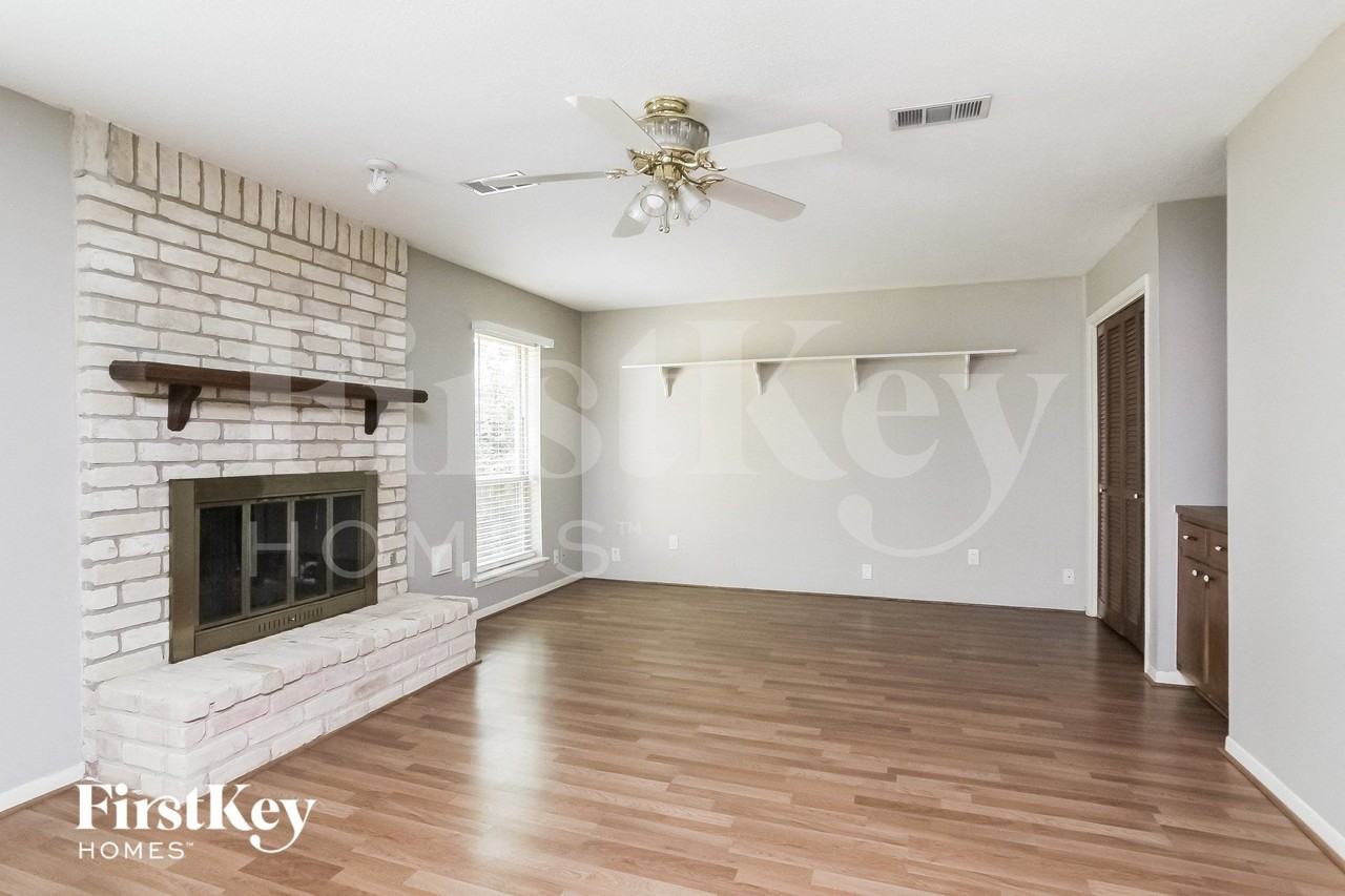 3922 Maple Heights Dr - Photo 5 of 15