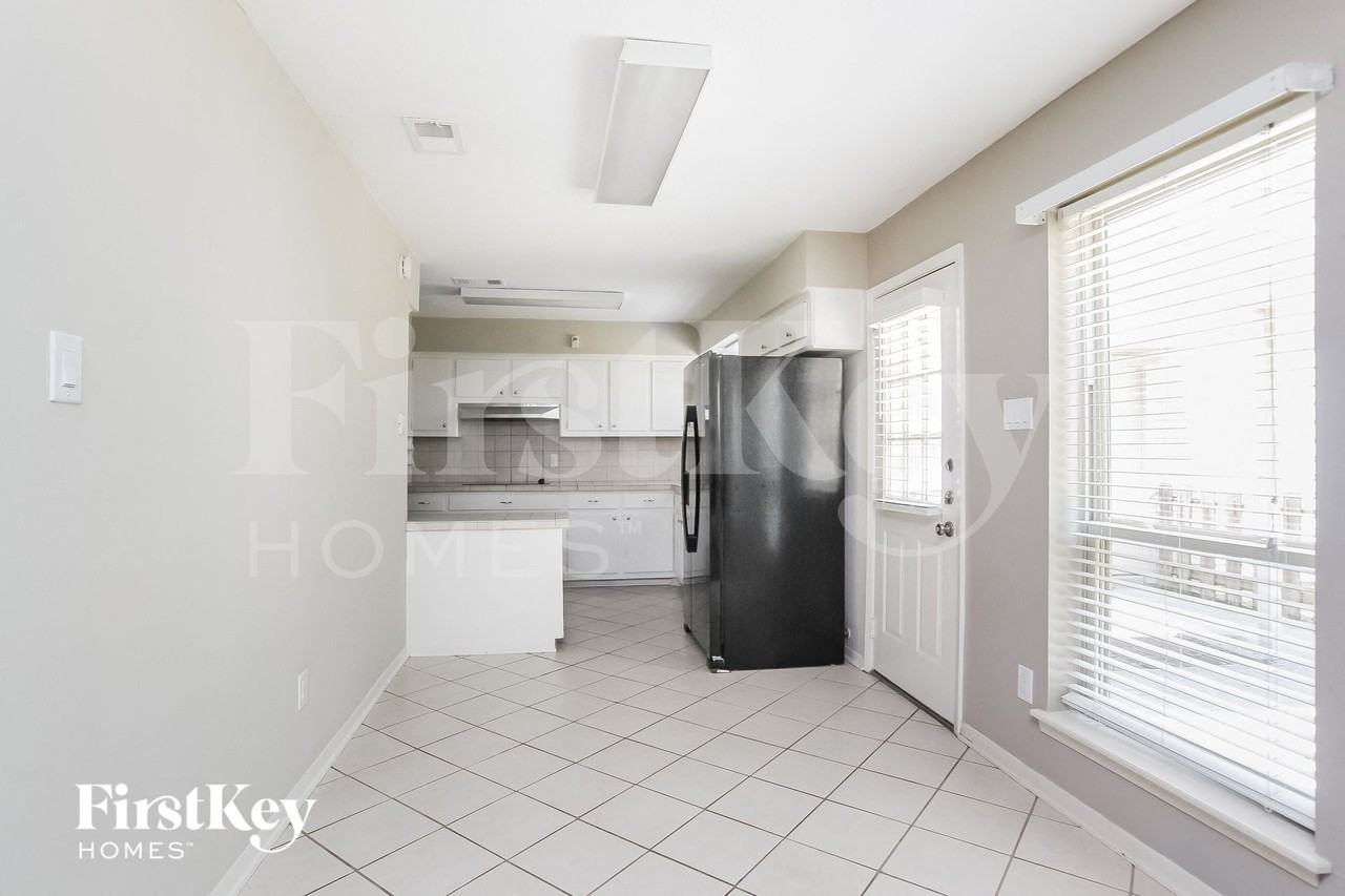 3922 Maple Heights Dr - Photo 6 of 15