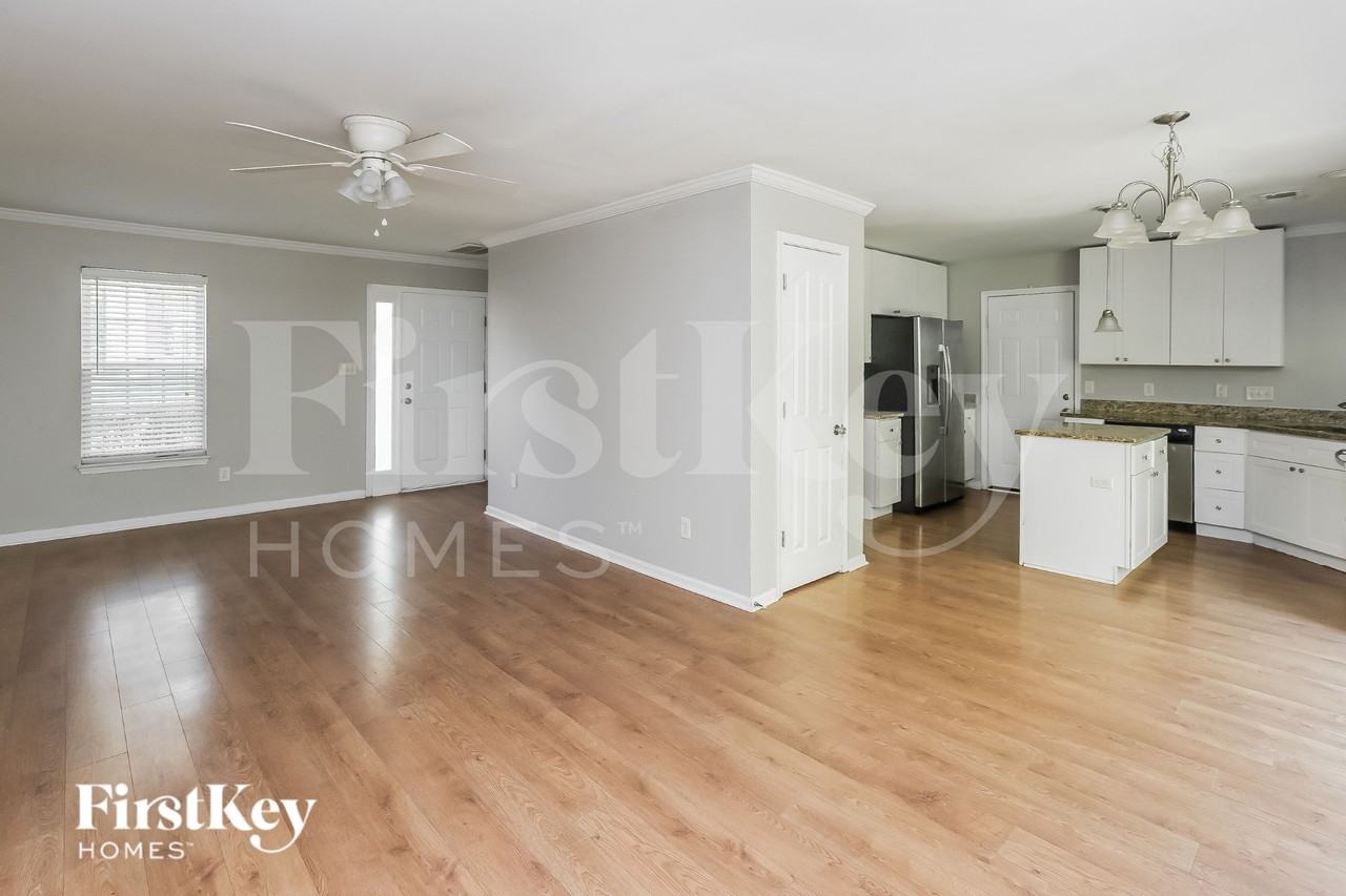 3817 Sipes Ln - Photo 4 of 19