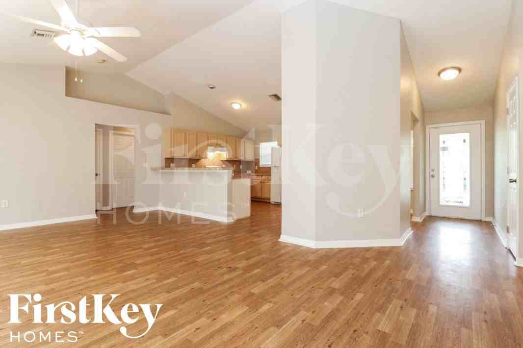 324 Lillon Ave S - Photo 2 of 15