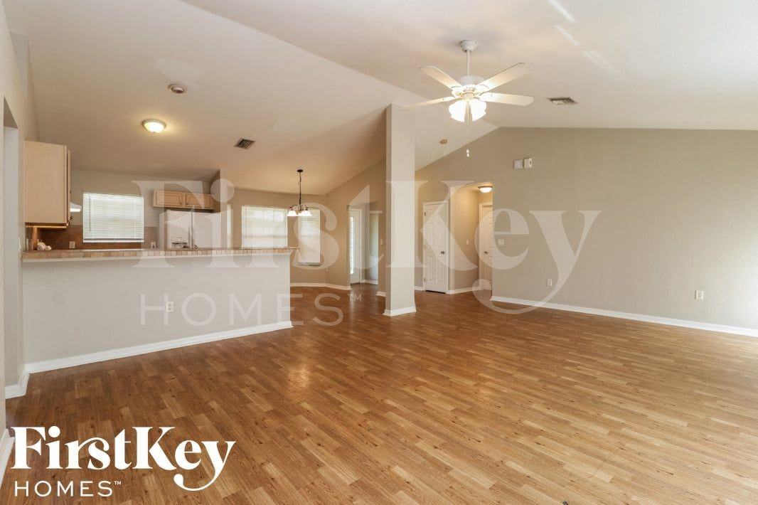 324 Lillon Ave S - Photo 4 of 15