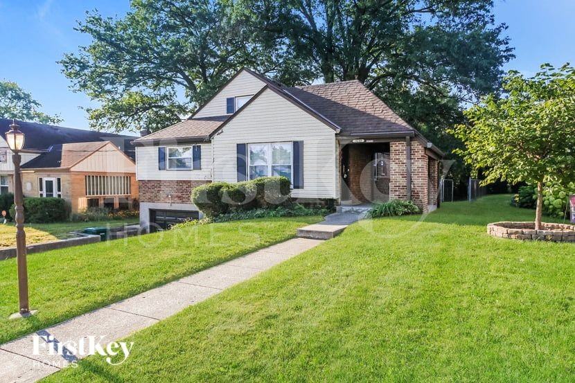 3233 Hanna Ave - Photo 2 of 15