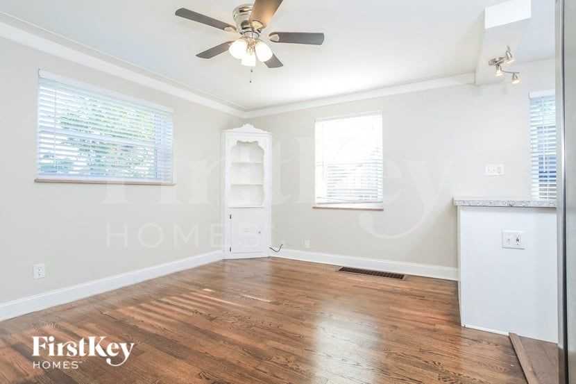 3233 Hanna Ave - Photo 3 of 15