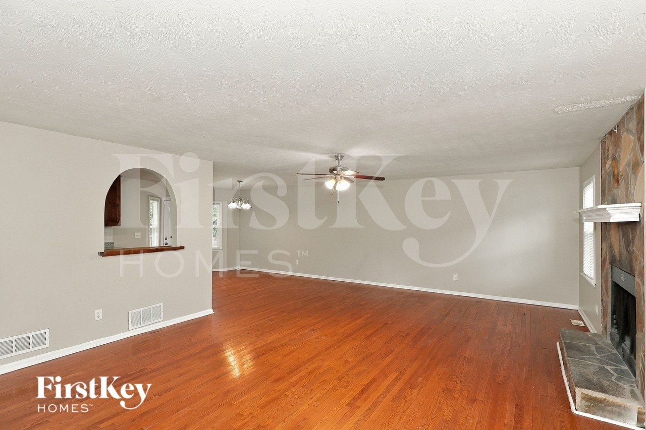 195 Freestone Dr - Photo 2 of 15