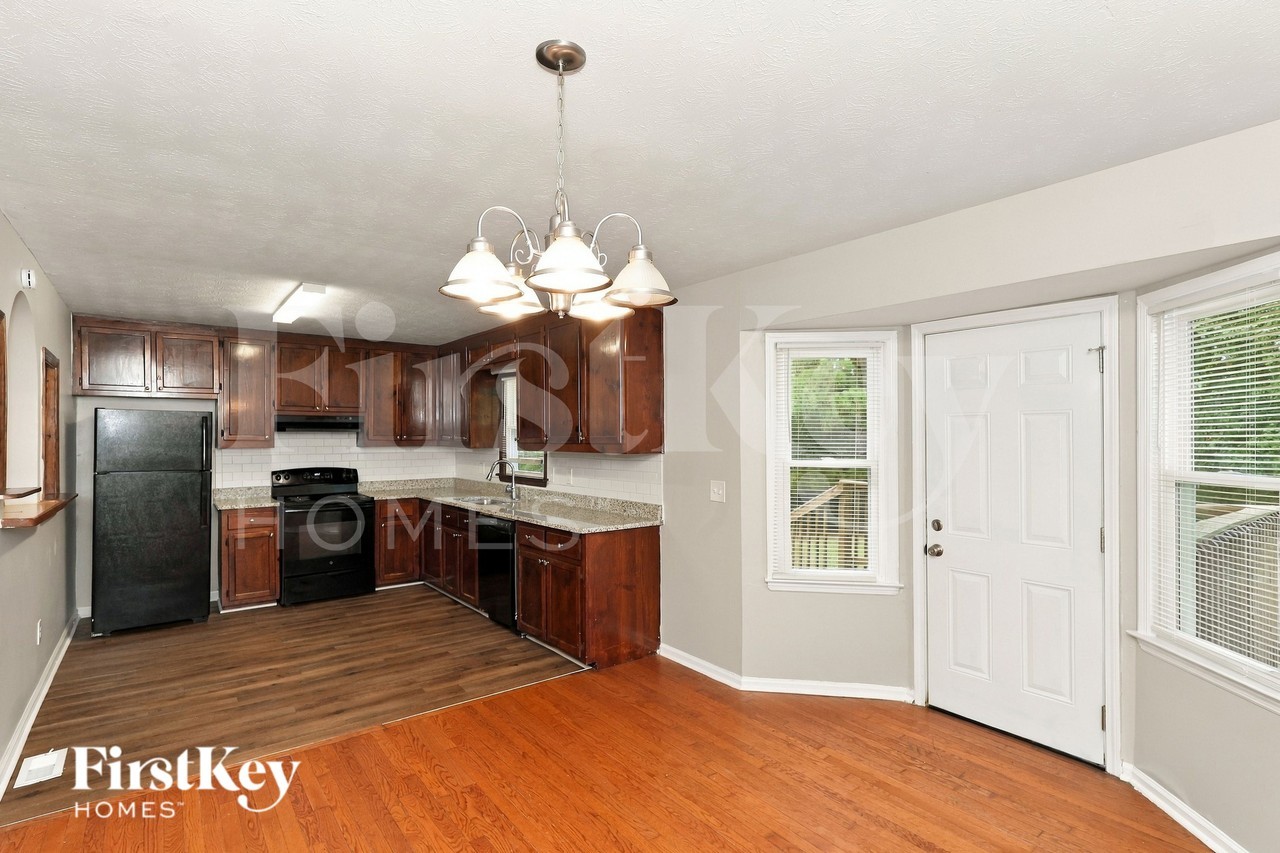 195 Freestone Dr - Photo 4 of 15