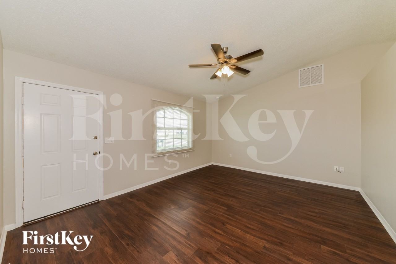 1931 Logsdon St - Photo 2 of 16