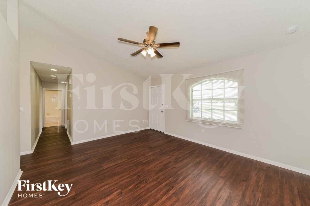 1931 Logsdon St - Photo 4 of 16