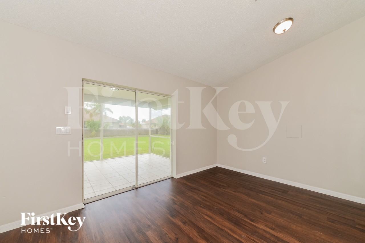 1931 Logsdon St - Photo 5 of 16