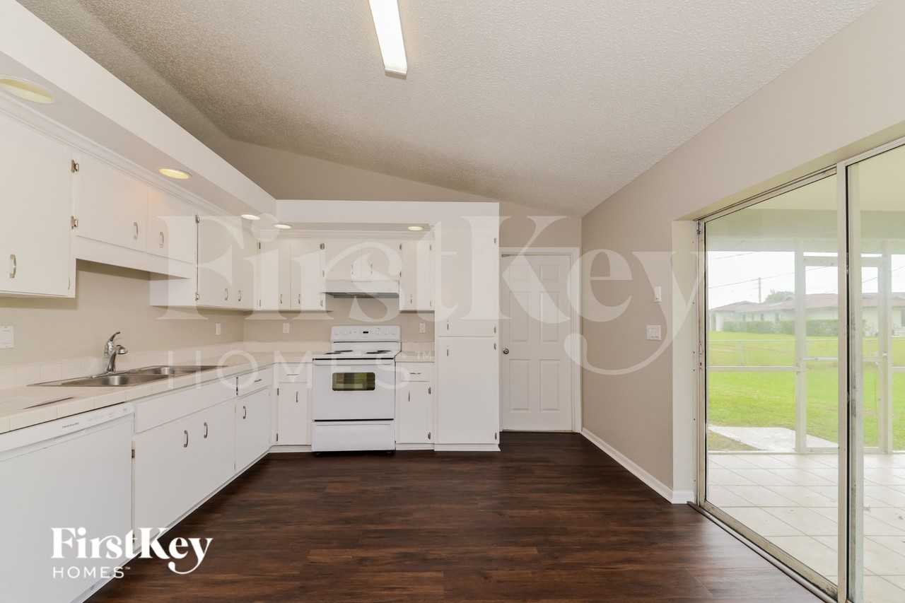 1931 Logsdon St - Photo 6 of 16