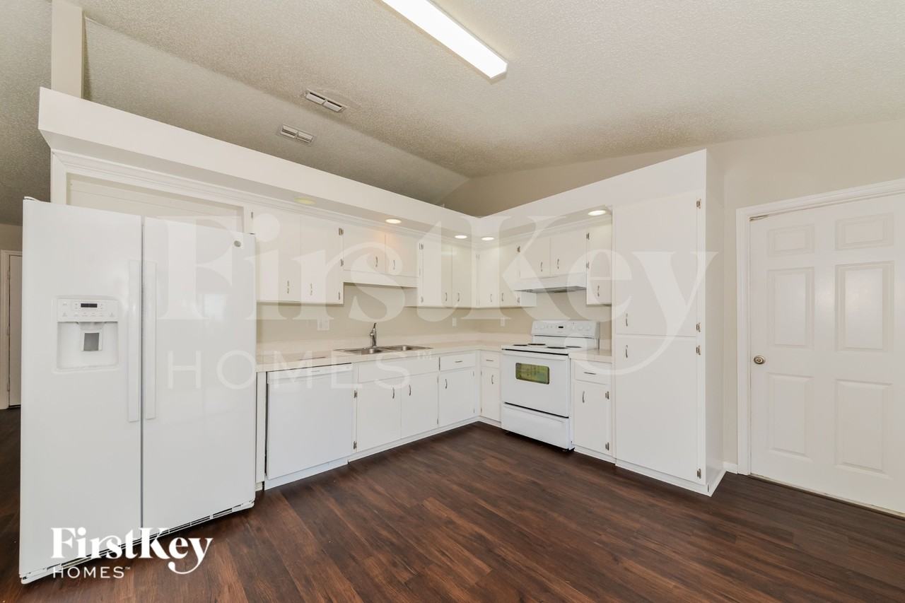 1931 Logsdon St - Photo 7 of 16