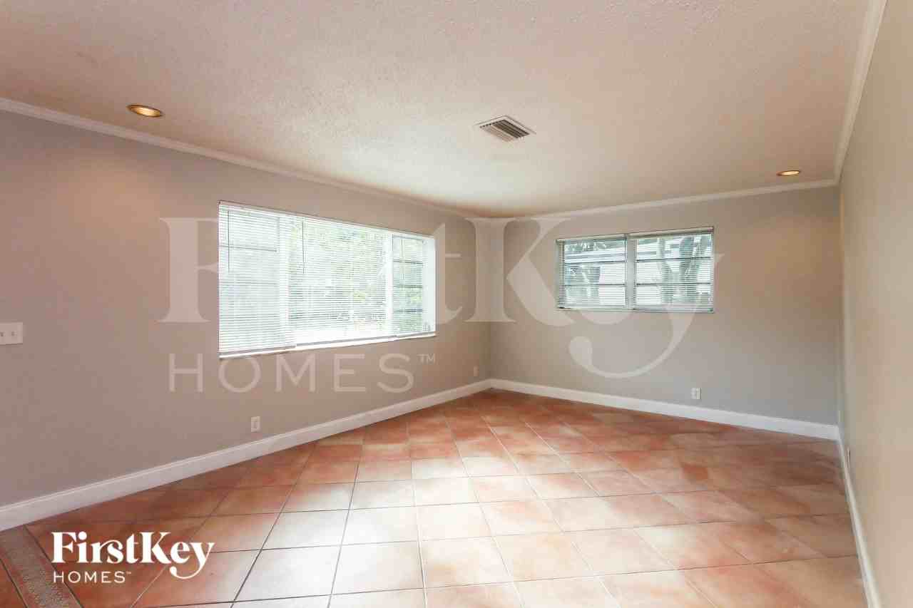 120 Sw 7th Ter - Photo 2 of 16
