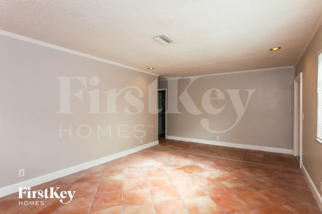 120 Sw 7th Ter - Photo 3 of 16